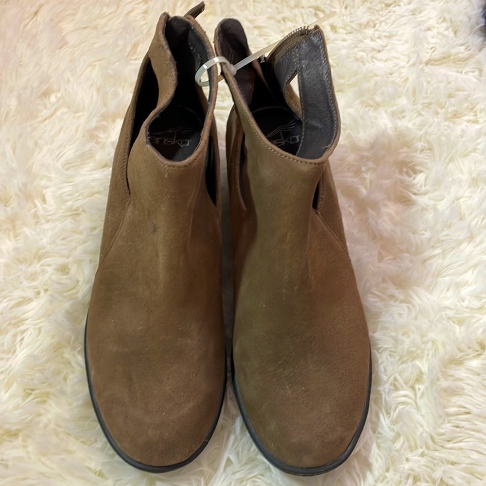 Dansko Suede Booties size 39/8US